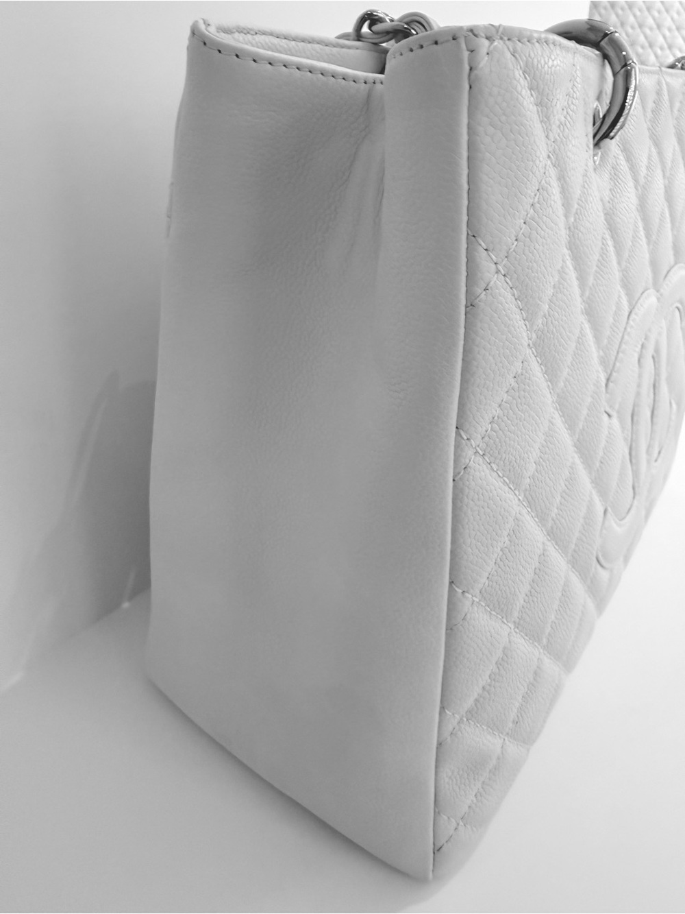 CHANEL Grand Shopping Tote White Caviar with Silver Hardware - Picture 4 of 15